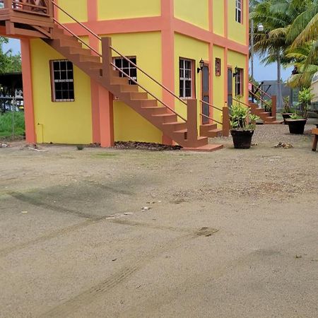 Alan'S Paradise Hotel Placencia Kültér fotó