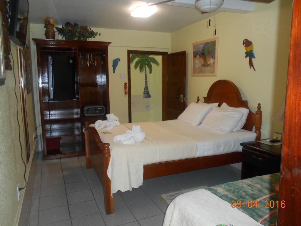 Alan'S Paradise Hotel Placencia Kültér fotó