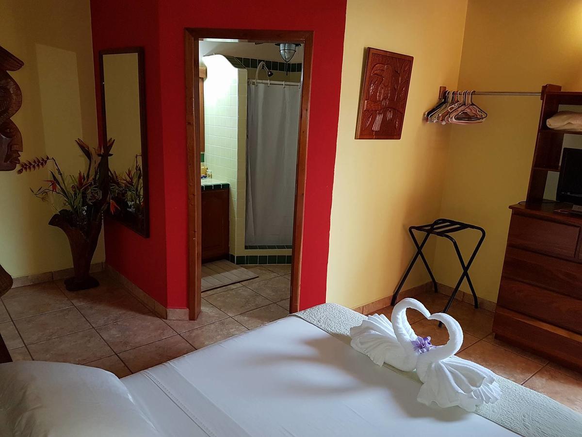 Alan'S Paradise Hotel Placencia Kültér fotó