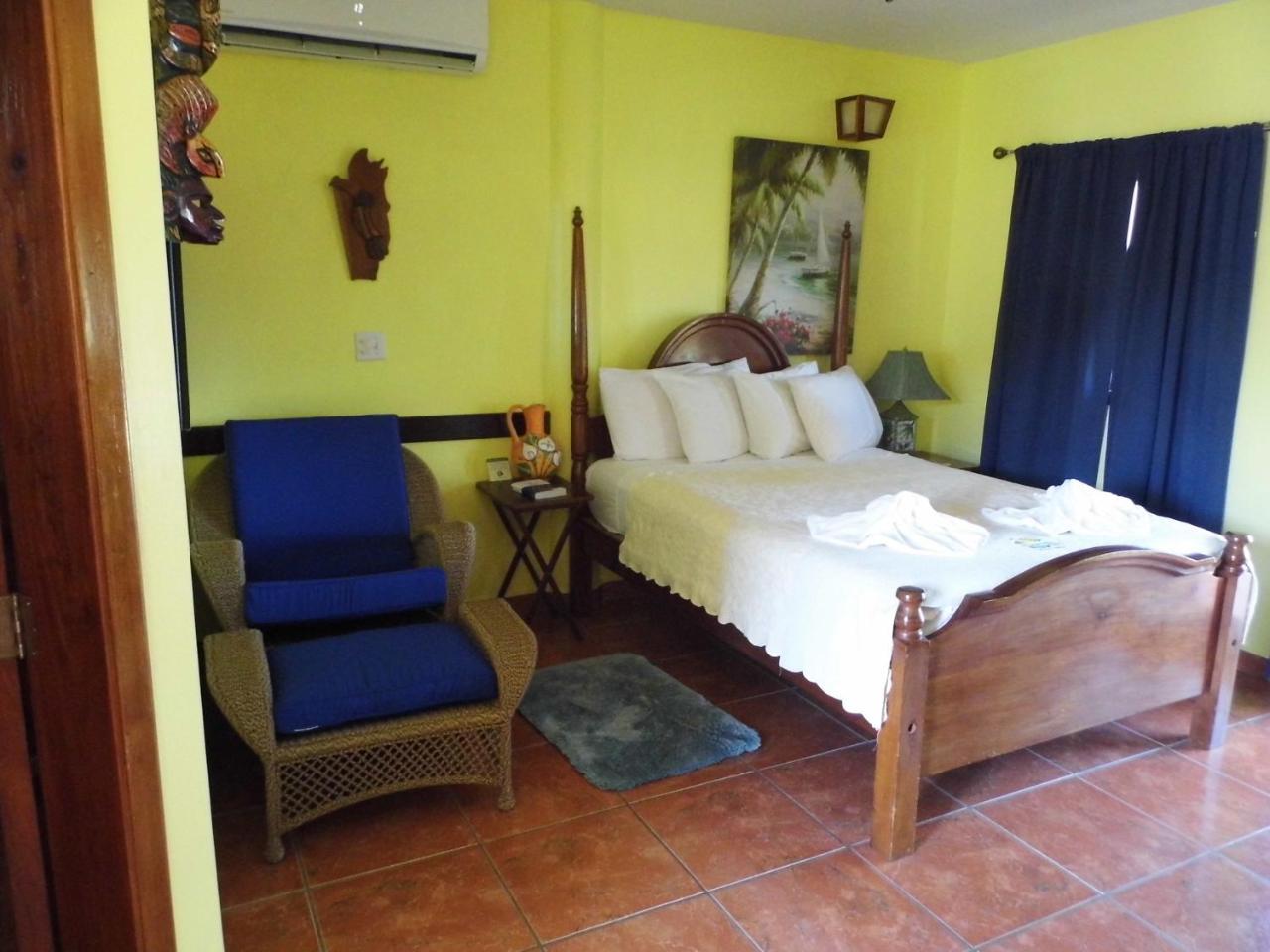 Alan'S Paradise Hotel Placencia Kültér fotó