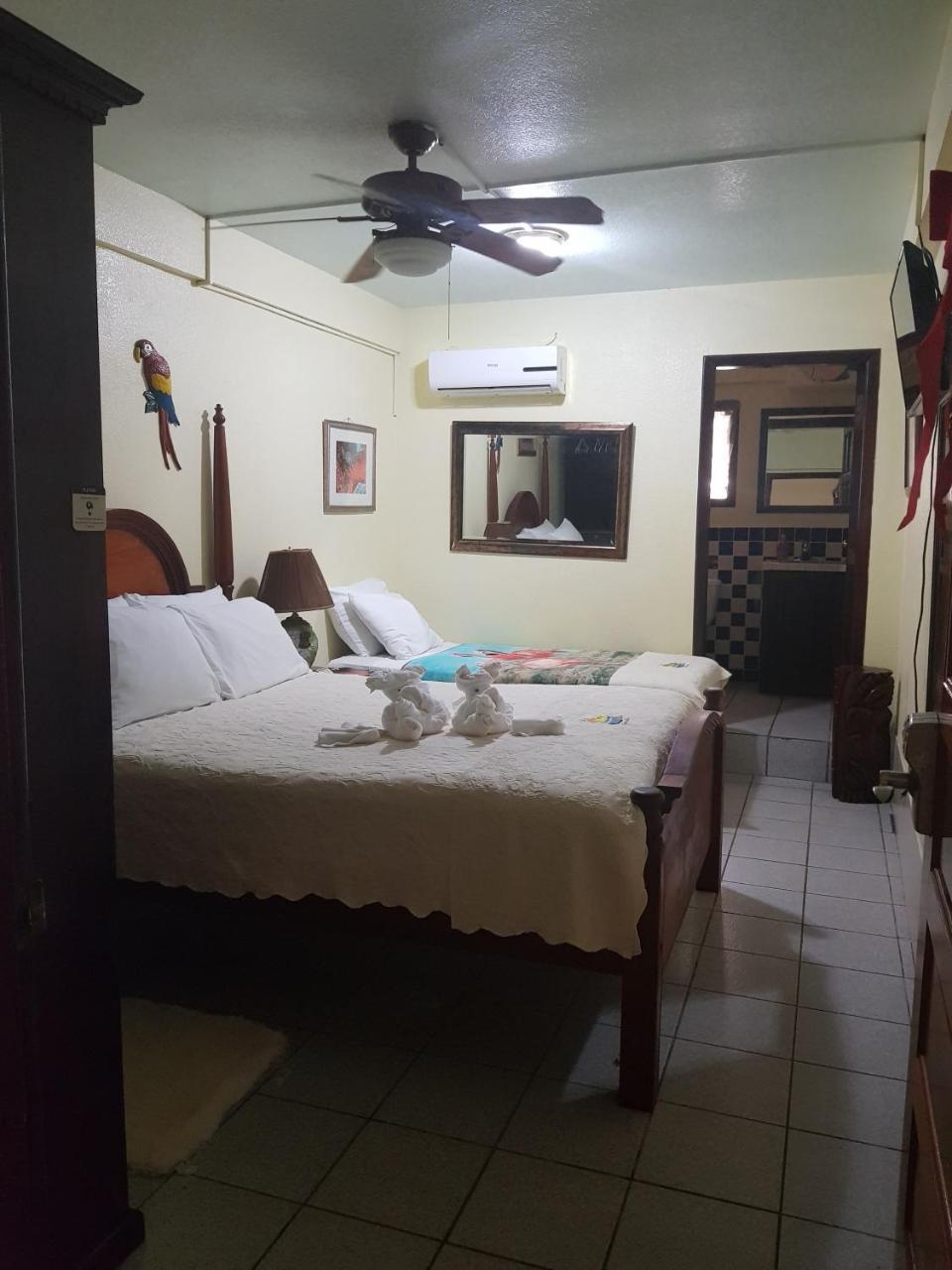 Alan'S Paradise Hotel Placencia Kültér fotó